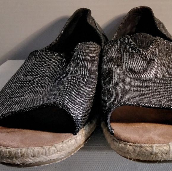 NEW: TOMS Alpargata Women Flats 10 Wide - Picture 2 of 4